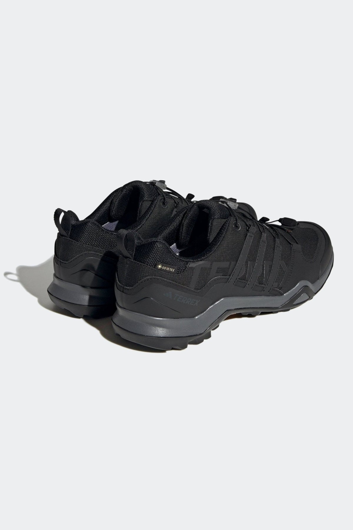 ADIDAS - נעלי ספורט לגברים TERREX SWIFT R2 GTX בצבע שחור ואפור - MASHBIR//365