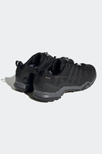 ADIDAS - נעלי ספורט לגברים TERREX SWIFT R2 GTX בצבע שחור ואפור - MASHBIR//365