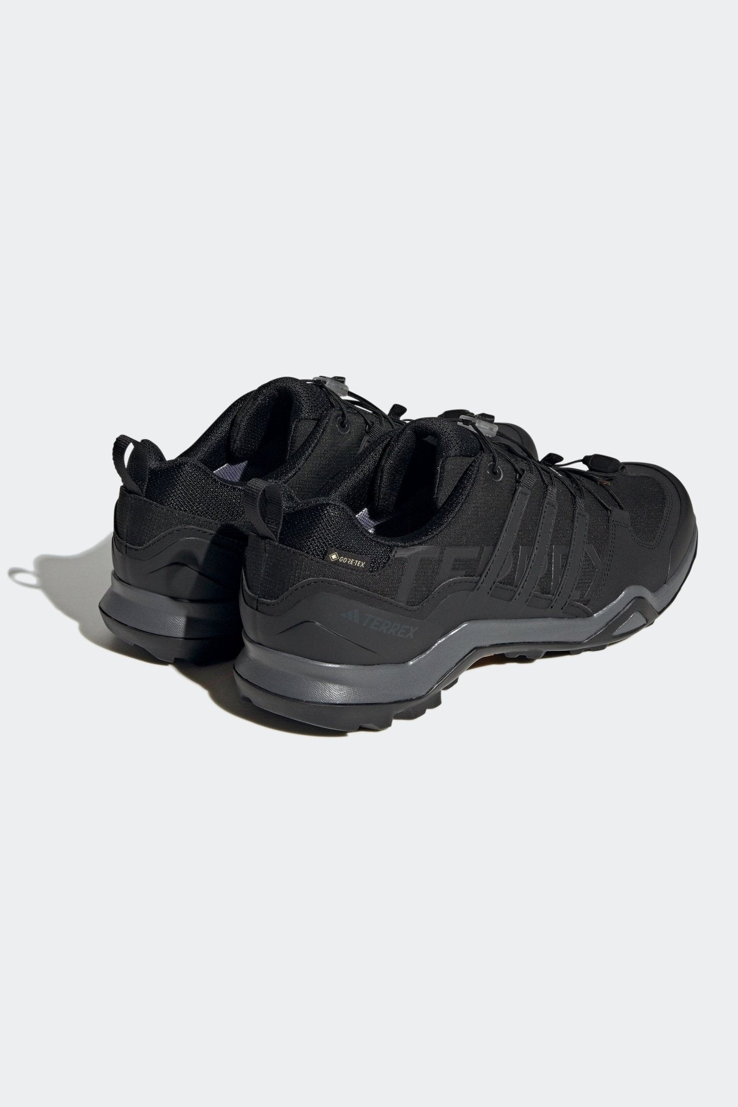 ADIDAS - נעלי ספורט לגברים TERREX SWIFT R2 GTX בצבע שחור ואפור - MASHBIR//365