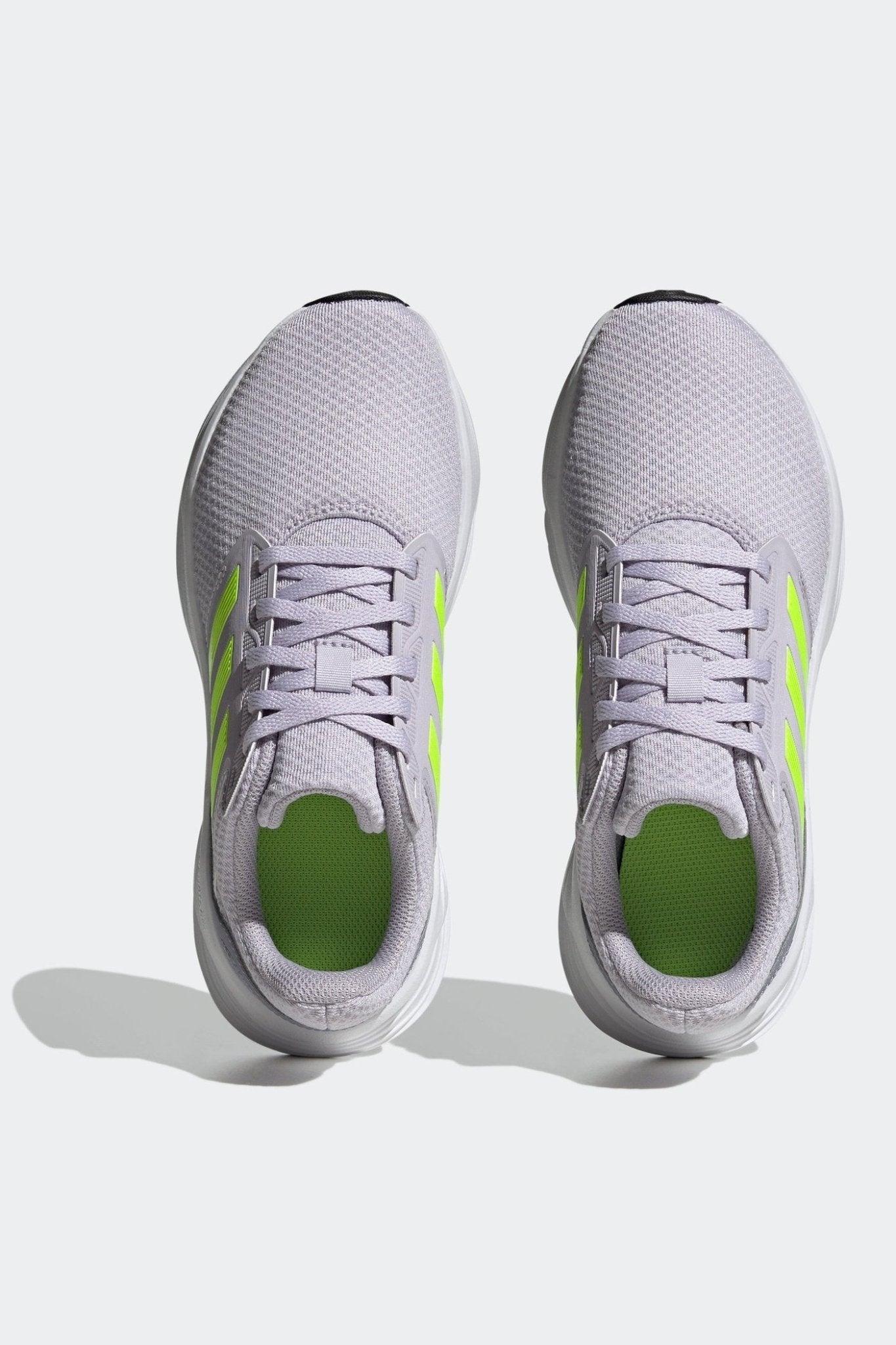 ADIDAS - נעלי ספורט לנשים GALAXY 6 בצבע אפור - MASHBIR//365