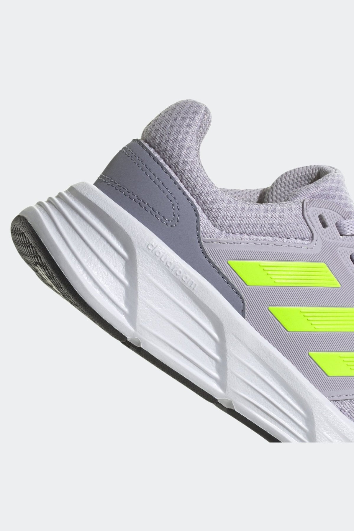 ADIDAS - נעלי ספורט לנשים GALAXY 6 בצבע אפור - MASHBIR//365