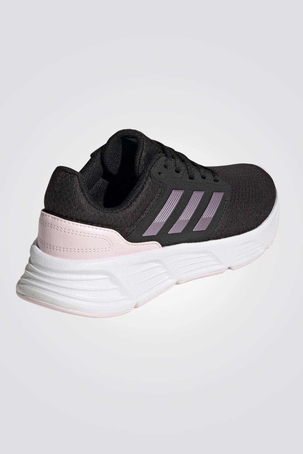 ADIDAS - נעלי ספורט לנשים GALAXY 6 בצבע שחור - MASHBIR//365