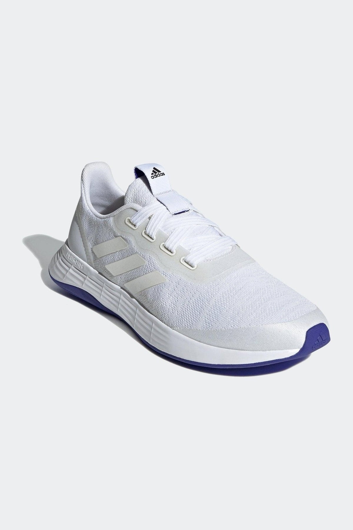 ADIDAS - נעלי ספורט לנשים QT RACER בצבע לבן - MASHBIR//365