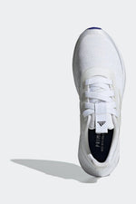 ADIDAS - נעלי ספורט לנשים QT RACER בצבע לבן - MASHBIR//365