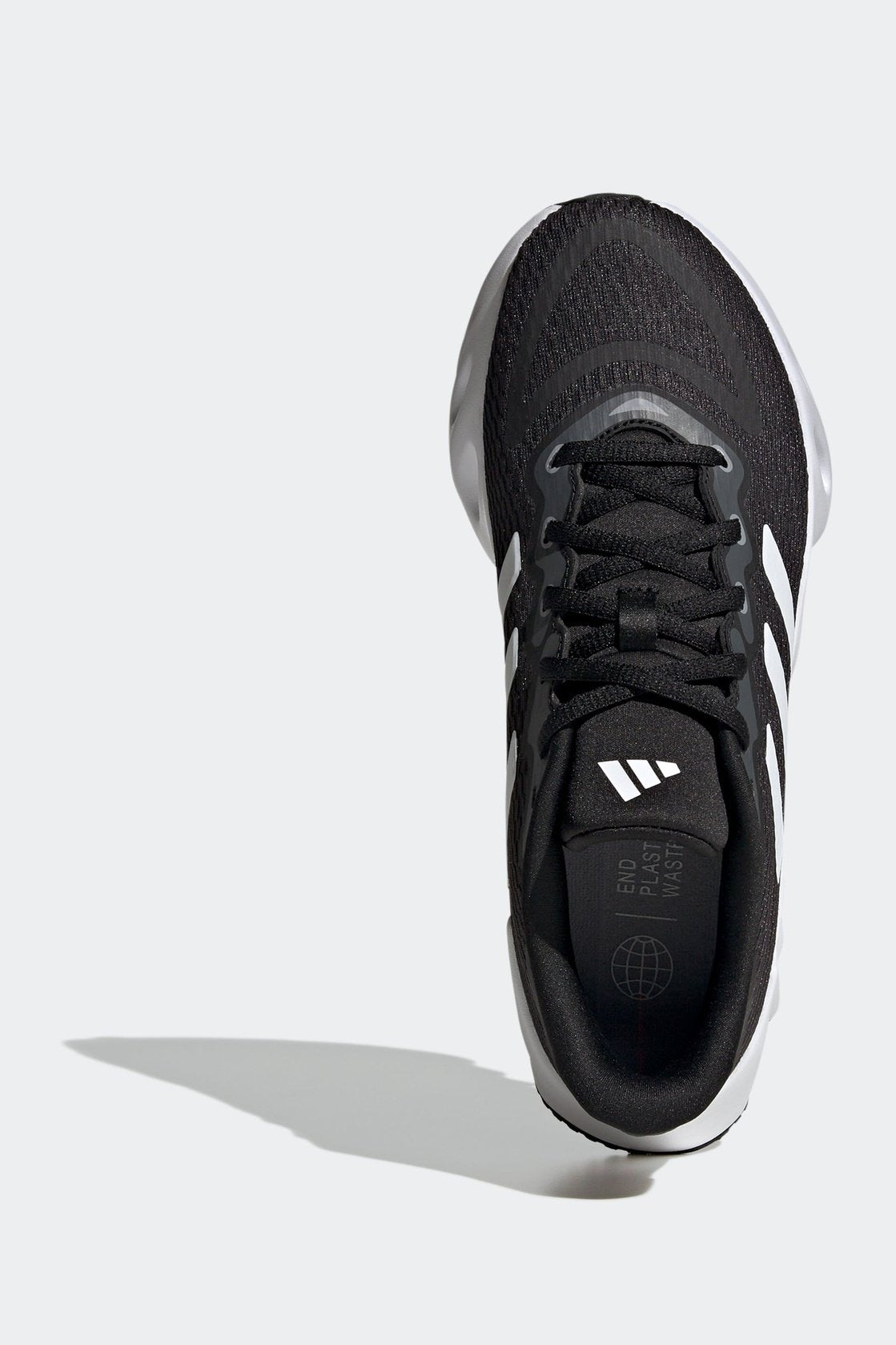 ADIDAS - נעלי ספורט לנשים SWITCH RUN בצבע שחור ולבן - MASHBIR//365