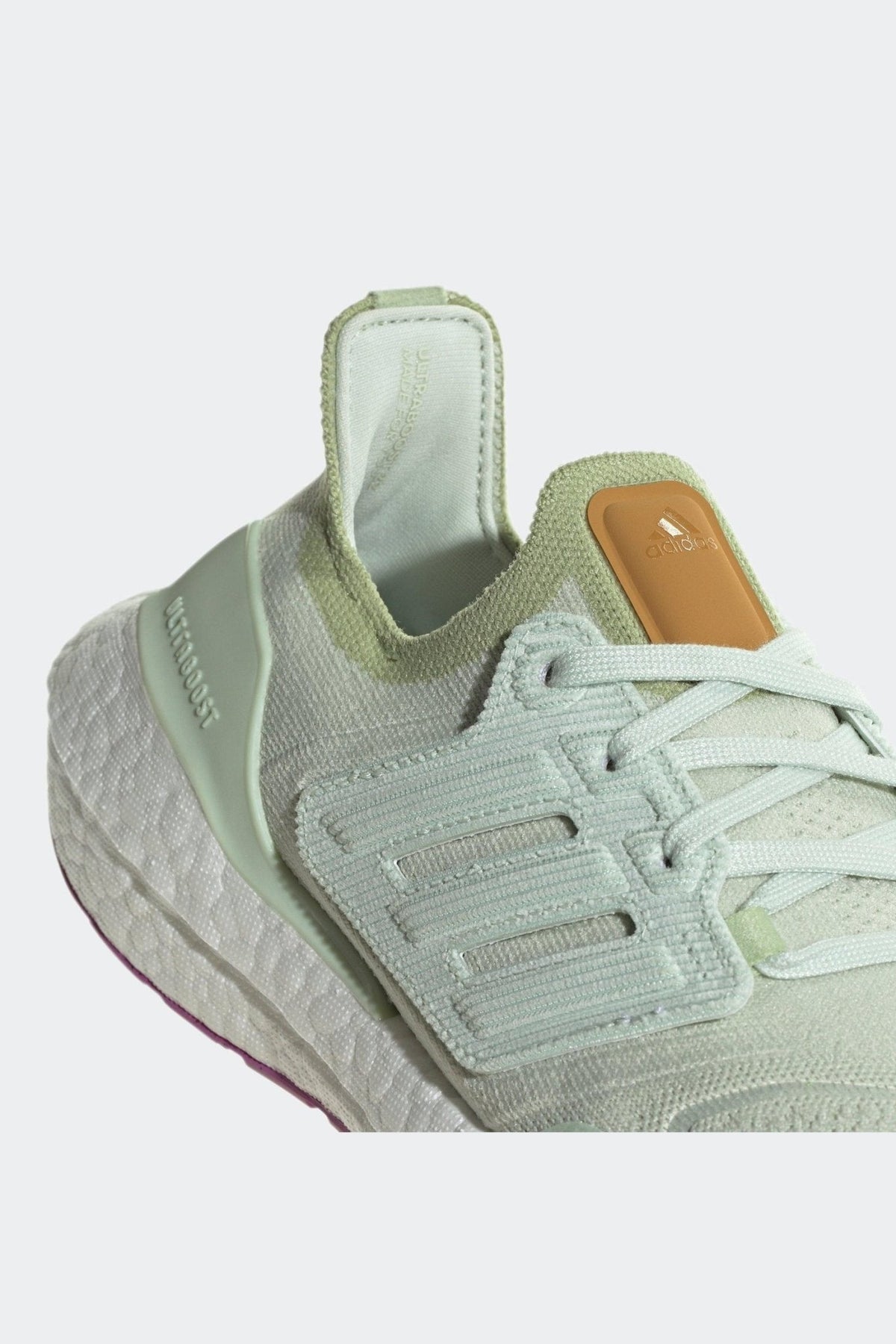 ADIDAS - נעלי ספורט לנשים ULTRABOOST 22 בצבע מנטה - MASHBIR//365