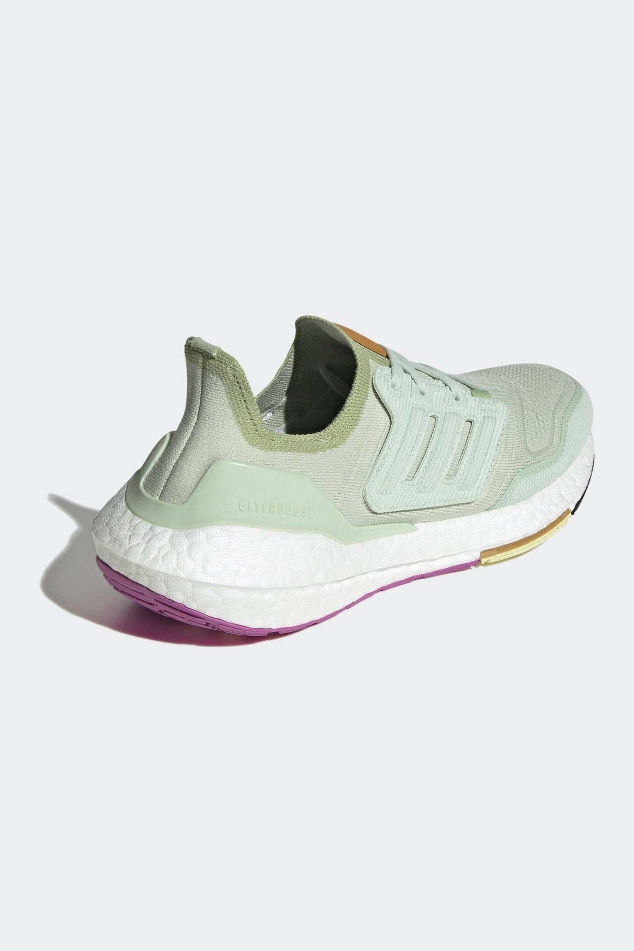 ADIDAS - נעלי ספורט לנשים ULTRABOOST 22 בצבע מנטה - MASHBIR//365