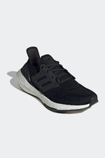 ADIDAS - נעלי ספורט לנשים ULTRABOOST 22 בצבע שחור - MASHBIR//365