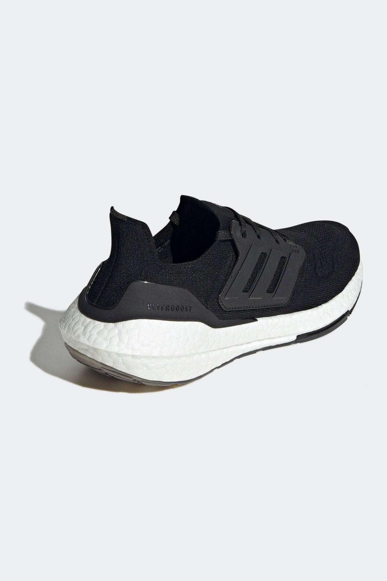 ADIDAS - נעלי ספורט לנשים ULTRABOOST 22 בצבע שחור - MASHBIR//365