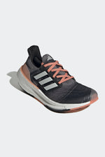 ADIDAS - נעלי ספורט לנשים ULTRABOOST LIGHT בצבע אפור ולבן - MASHBIR//365