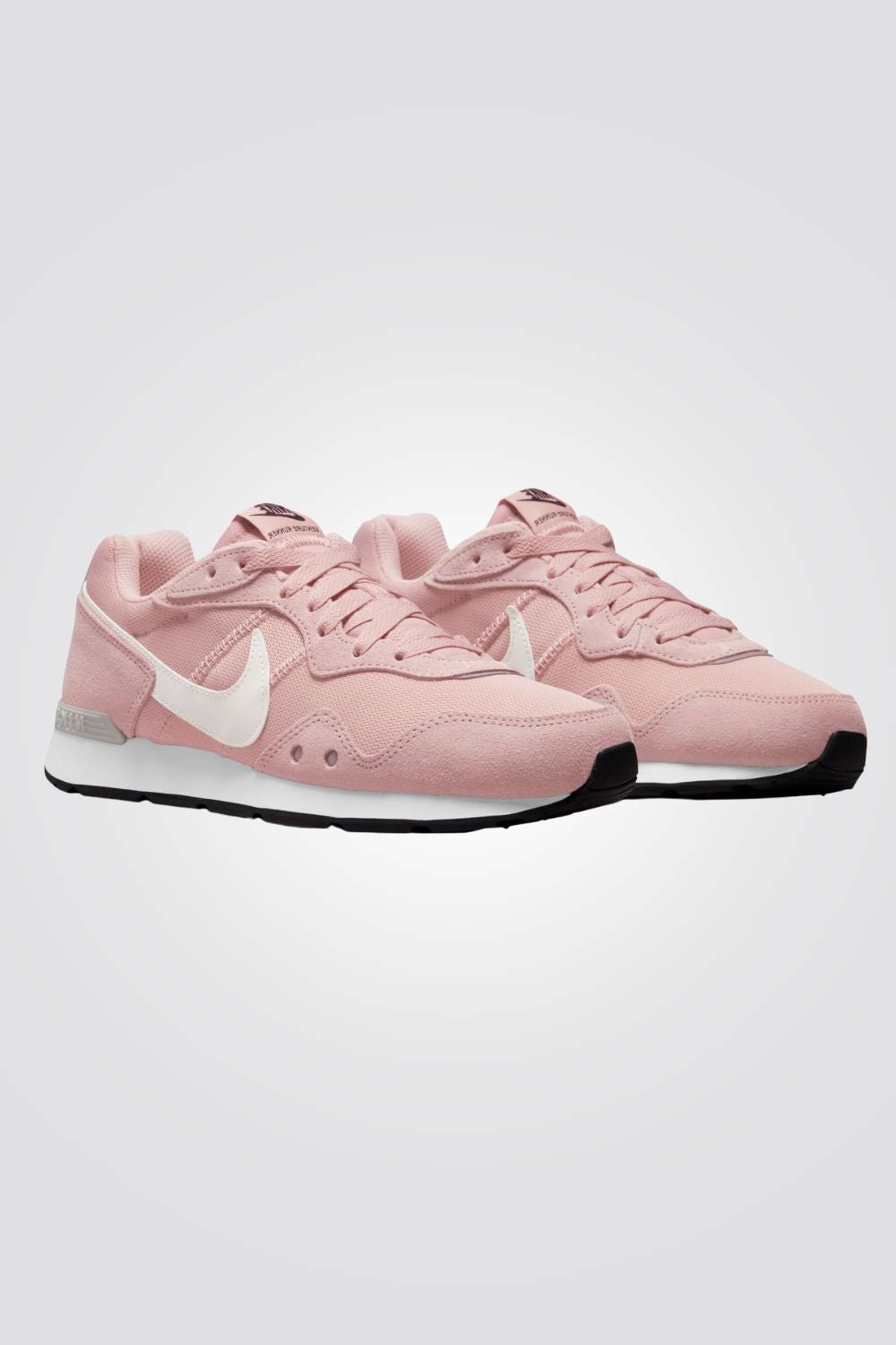 NIKE - נעלי ספורט לנשים Venture Runner בצבע ורוד ולבן - MASHBIR//365