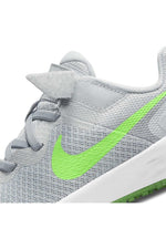 NIKE - נעלי ספורט לנוער Nike Revolution 6 בצבע אפור וירוק - MASHBIR//365