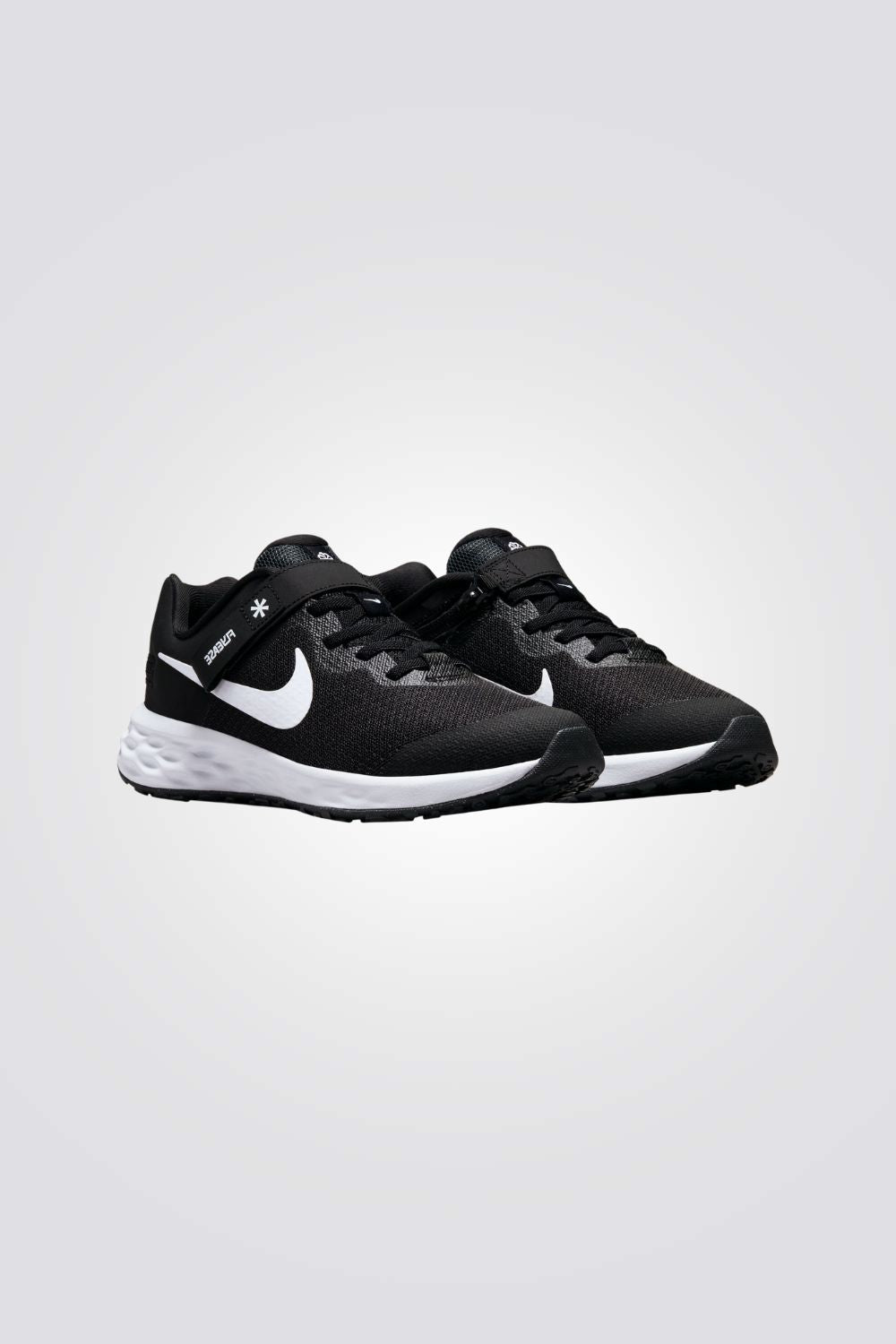NIKE - נעלי ספורט לנוער Revolution 6 FlyEase בצבע שחור לבן - MASHBIR//365