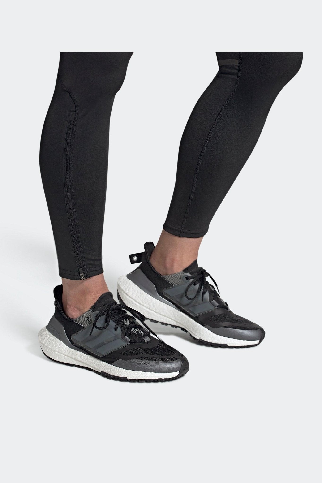 ADIDAS - נעלי ספורט ULTRABOOST 22 COLD.RDY בצבע שחור - MASHBIR//365