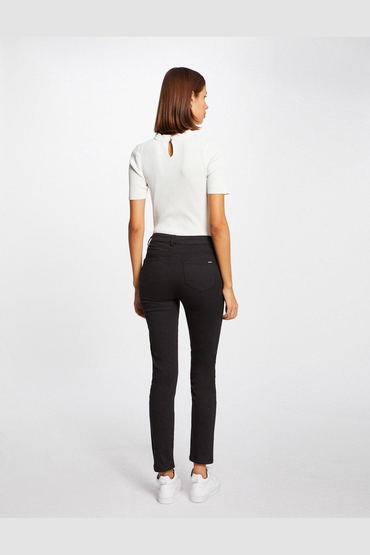 ג'ינס גזרה נמוכה בצבע שחור - MASHBIR//365