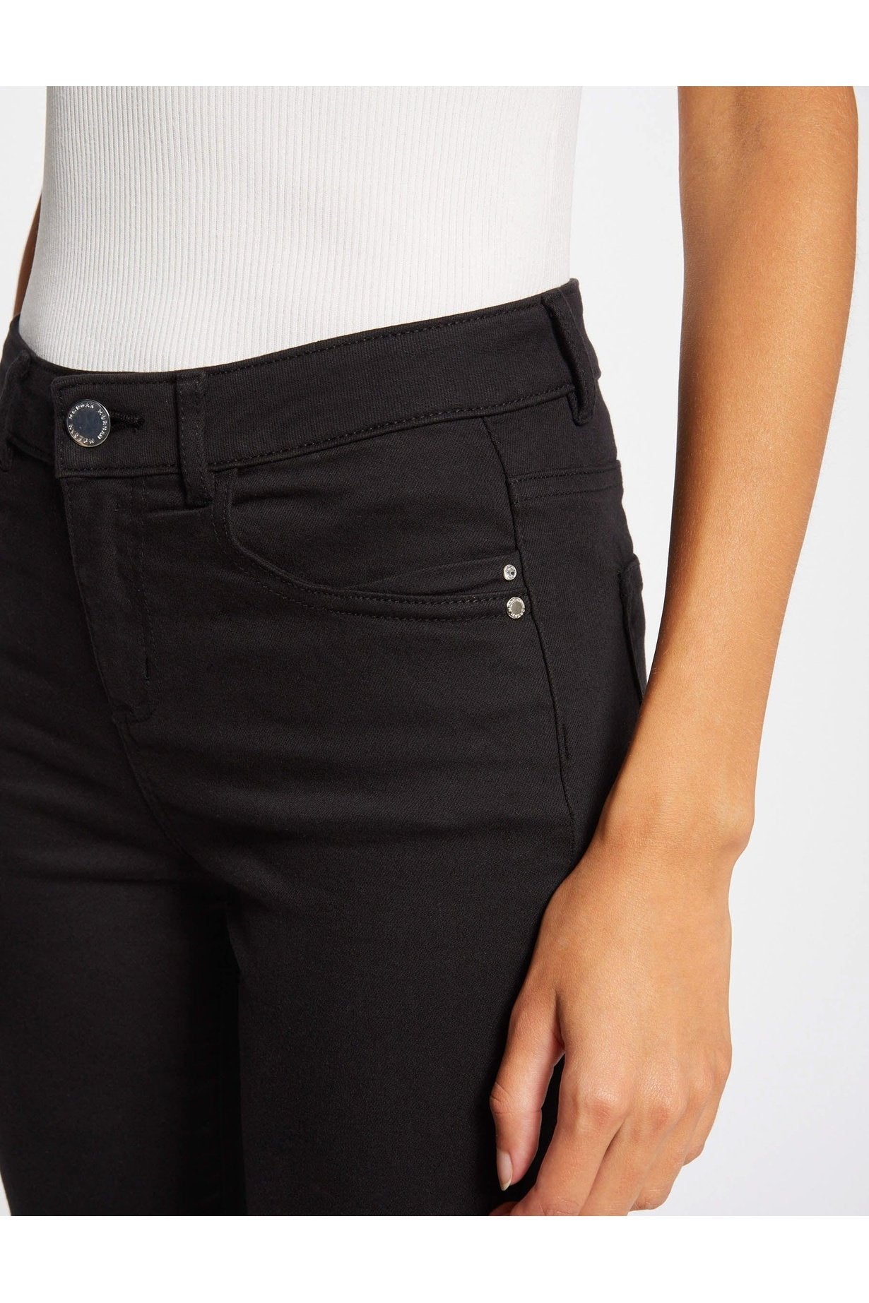 ג'ינס גזרה נמוכה בצבע שחור - MASHBIR//365