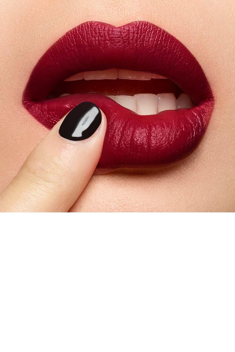 Yves Saint Laurent - שפתון ROUGE PUR COUTURE פיגמנטי ועמיד במיוחד בגימור משי - MASHBIR//365