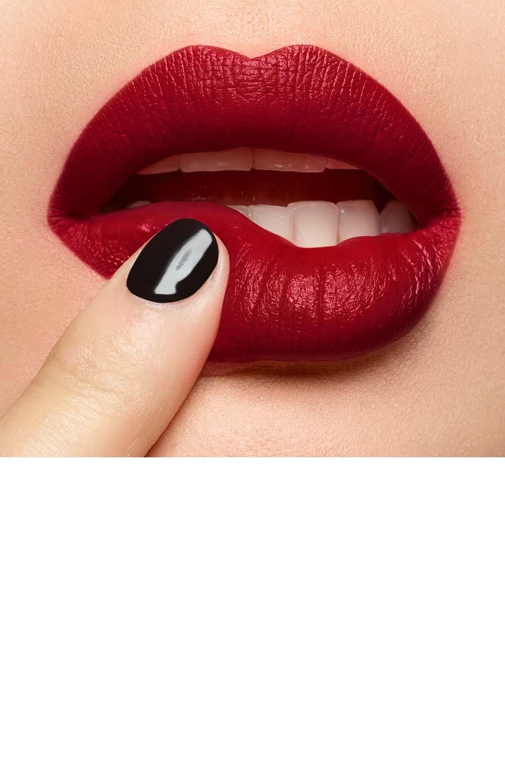 Yves Saint Laurent - שפתון ROUGE PUR COUTURE פיגמנטי ועמיד במיוחד בגימור משי - MASHBIR//365