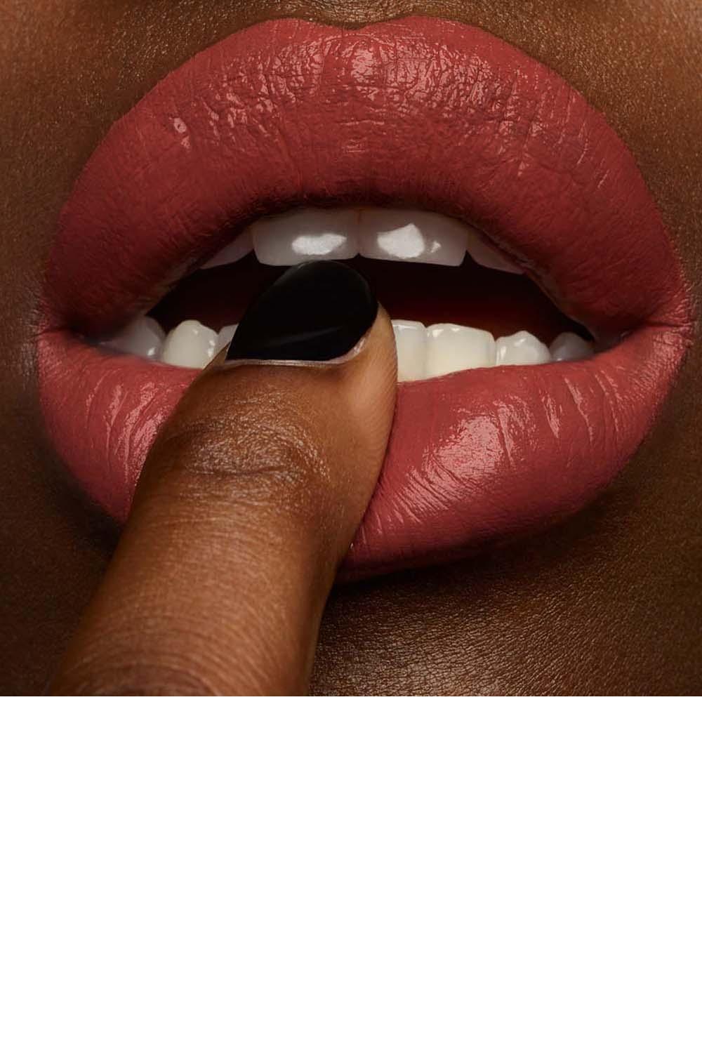 Yves Saint Laurent - שפתון ROUGE PUR COUTURE פיגמנטי ועמיד במיוחד בגימור משי - MASHBIR//365