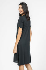 DELTA - שמלה קצרה צאוורון V לנשים בצבע שחור - MASHBIR//365