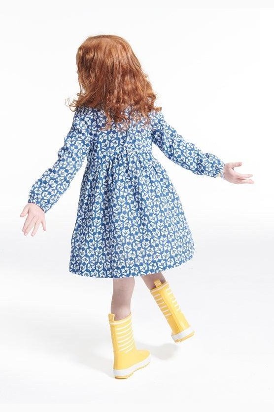OKAIDI - שמלה כחולה מתרחבת עם הדפס לילדות - MASHBIR//365