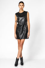   שמלת דמוי עור אלגנטית בצבע שחור | קנת קול
