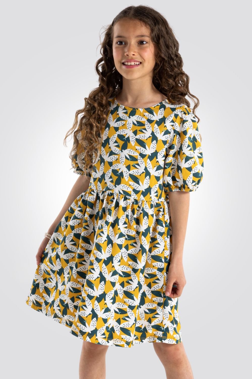 OKAIDI - שמלת ילדות שרוול קצר הדפס ציפורים ירוק צהוב לבן - MASHBIR//365