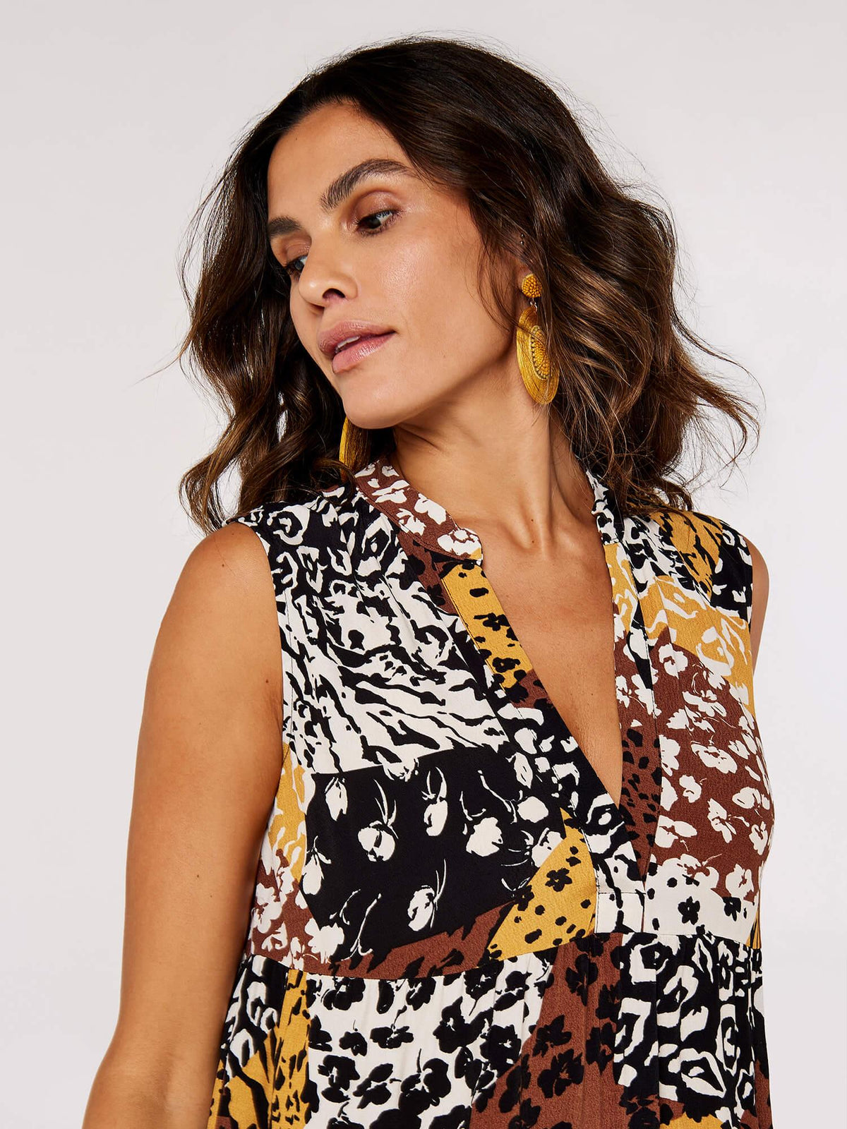 APRICOT - שמלת מיני עם הדפס בגווני חום - MASHBIR//365