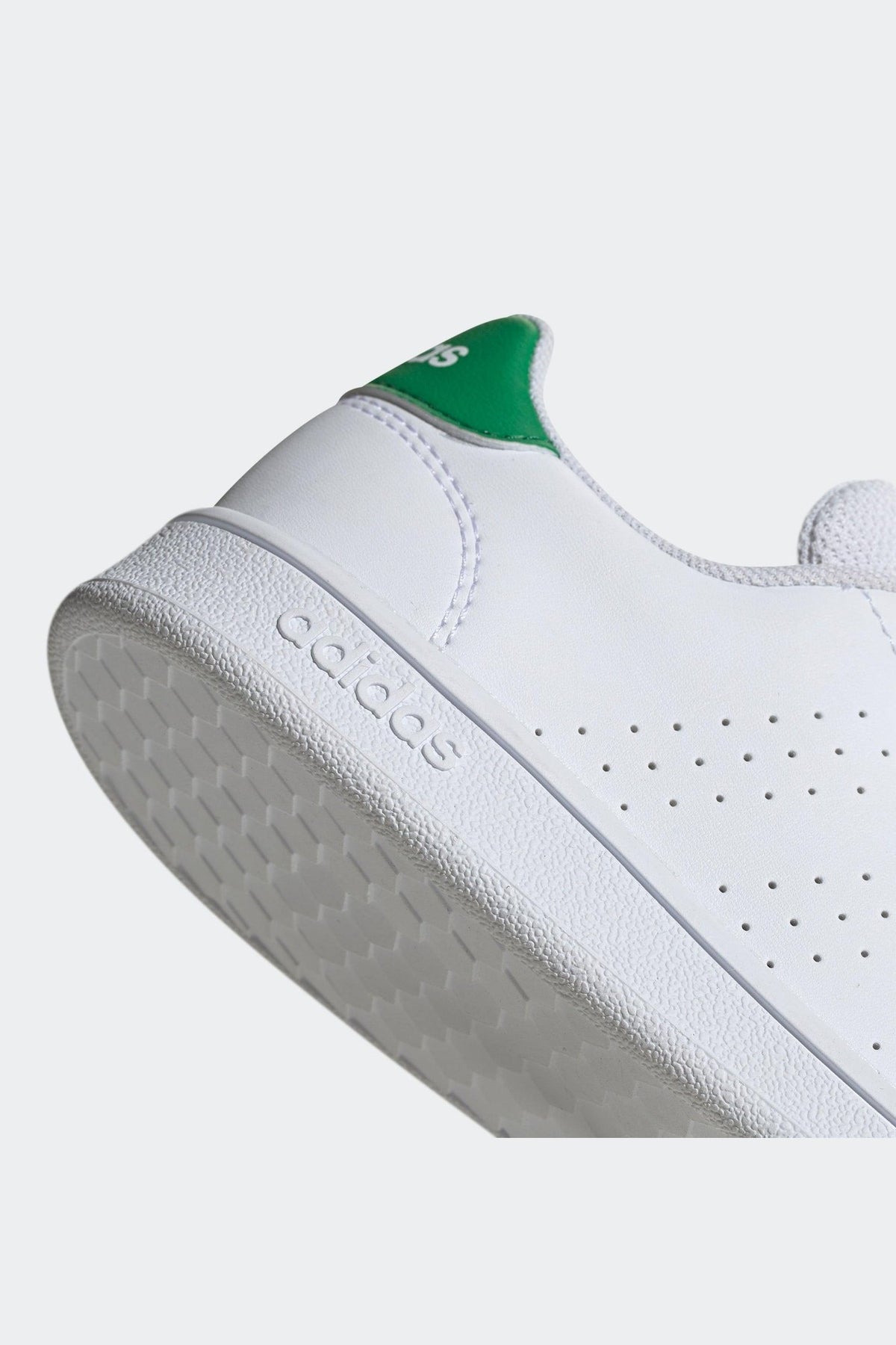 ADIDAS - סניקרס Advantage לילדים בצבע לבן - MASHBIR//365