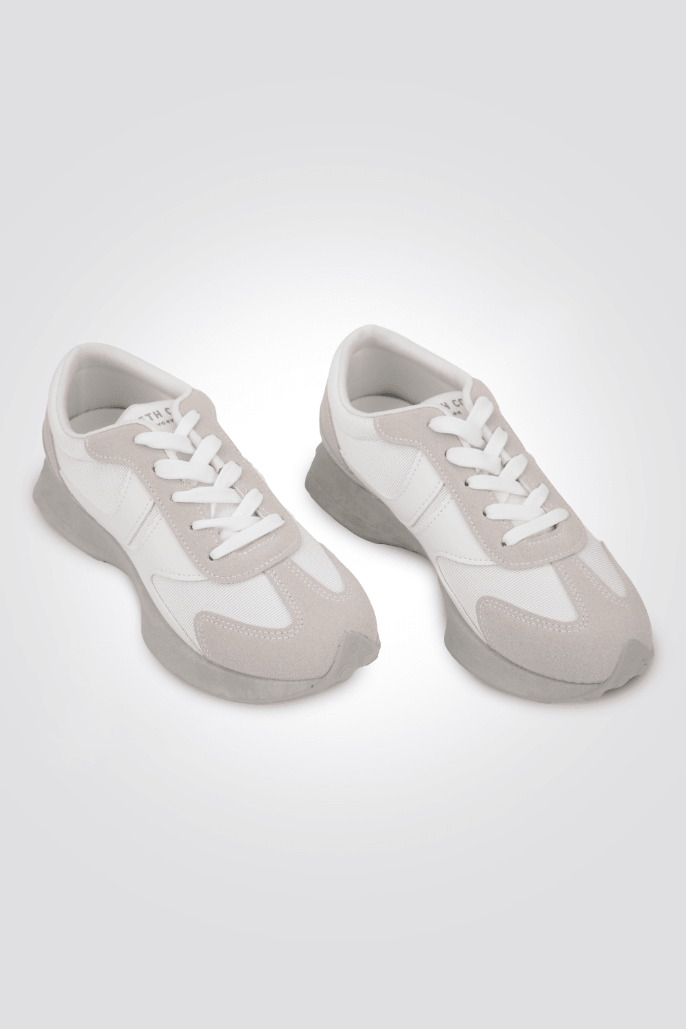 KENNETH COLE - סניקרס ATHLETIC לנשים בצבע בז' ולבן - MASHBIR//365