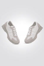 KENNETH COLE - סניקרס ATHLETIC לנשים בצבע בז' ולבן - MASHBIR//365