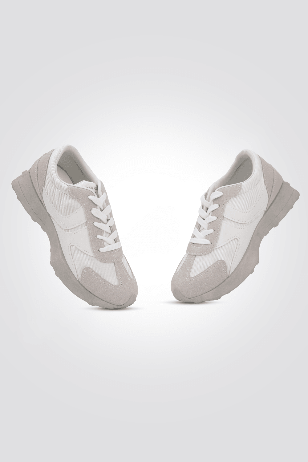 KENNETH COLE - סניקרס ATHLETIC לנשים בצבע בז' ולבן - MASHBIR//365