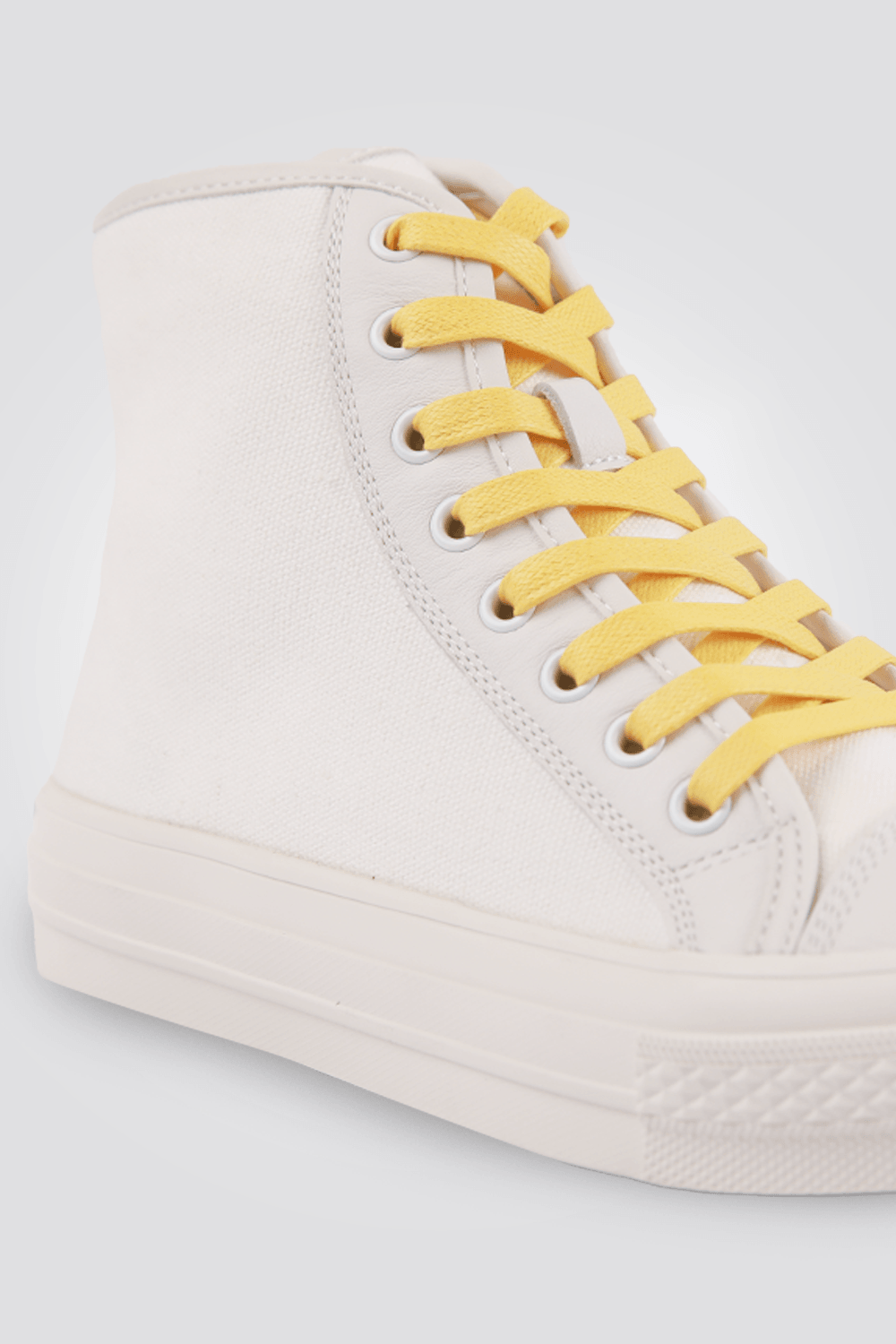 KENNETH COLE - סניקרס גבוהות לנשים בצבע לבן וצהוב - MASHBIR//365