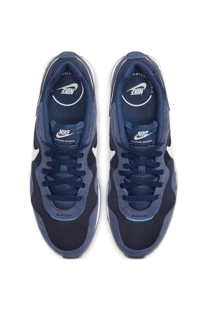 NIKE - סניקרס לגבר VENTURE RUNNER בצבע נייבי - MASHBIR//365