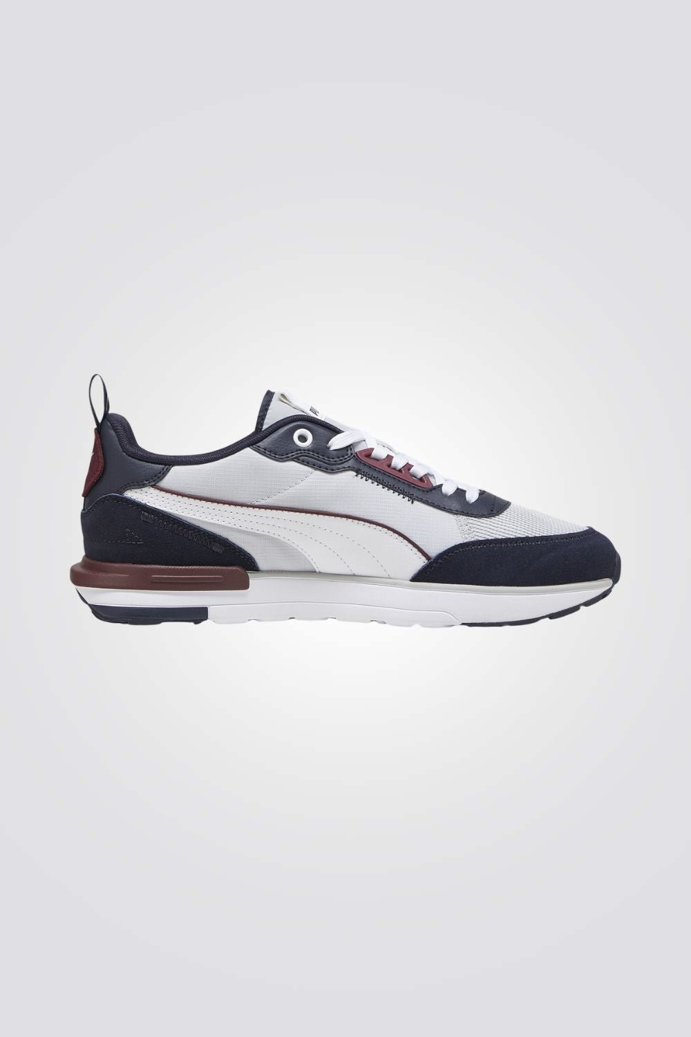 PUMA - סניקרס לגברים R22 בצבע אפור ולבן - MASHBIR//365