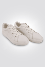 KENNETH COLE - סניקרס לנשים בצבע לבן - MASHBIR//365