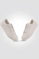 KENNETH COLE - סניקרס לנשים בצבע לבן - MASHBIR//365