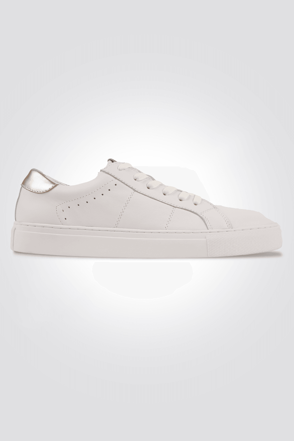 KENNETH COLE - סניקרס לנשים בצבע לבן וזהב - MASHBIR//365