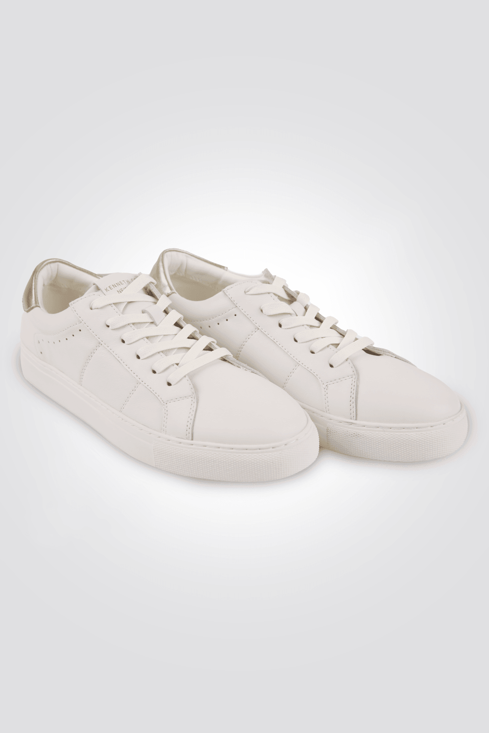 KENNETH COLE - סניקרס לנשים בצבע לבן וזהב - MASHBIR//365