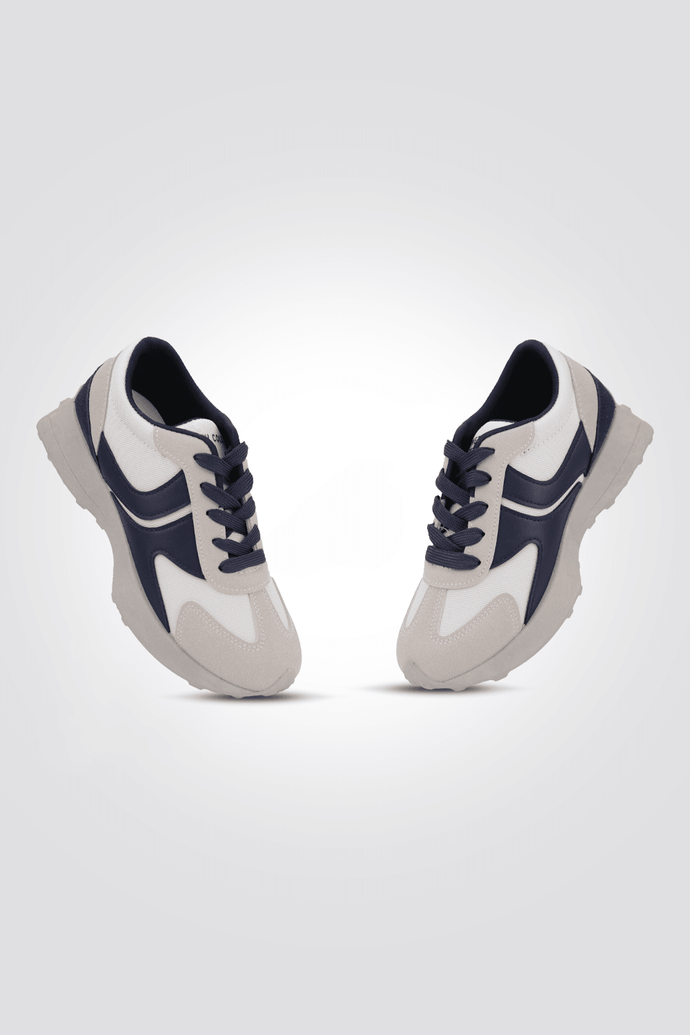 KENNETH COLE - סניקרס לנשים בצבע כחול ולבן - MASHBIR//365