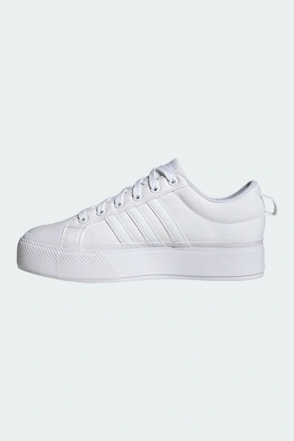 ADIDAS - סניקרס לנשים BRAVADA 2.0 PLATFORM בצבע לבן - MASHBIR//365