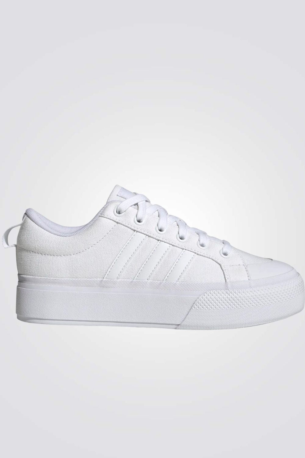 ADIDAS - סניקרס לנשים BRAVADA 2.0 PLATFORM בצבע לבן - MASHBIR//365