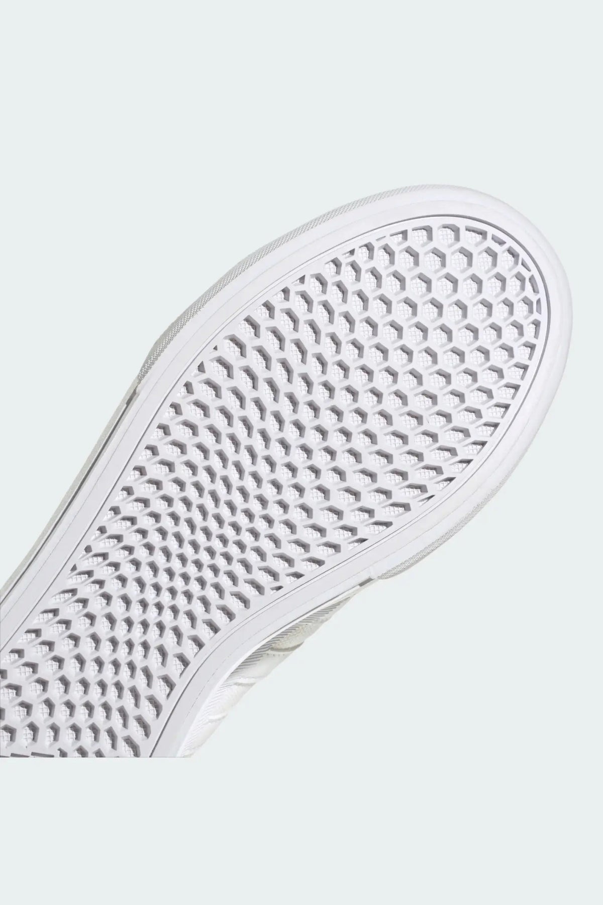 ADIDAS - סניקרס לנשים BRAVADA 2.0 PLATFORM בצבע לבן - MASHBIR//365