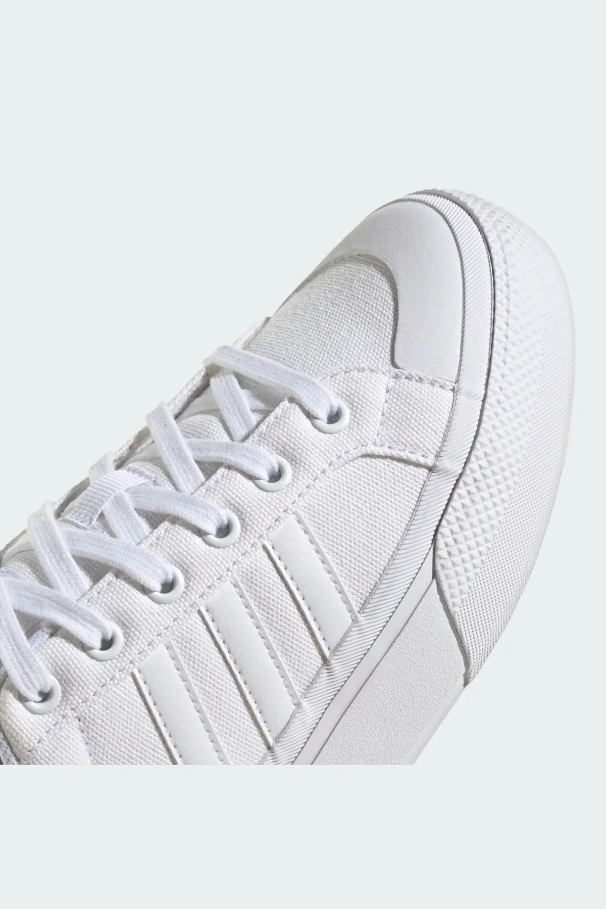 ADIDAS - סניקרס לנשים BRAVADA 2.0 PLATFORM בצבע לבן - MASHBIR//365