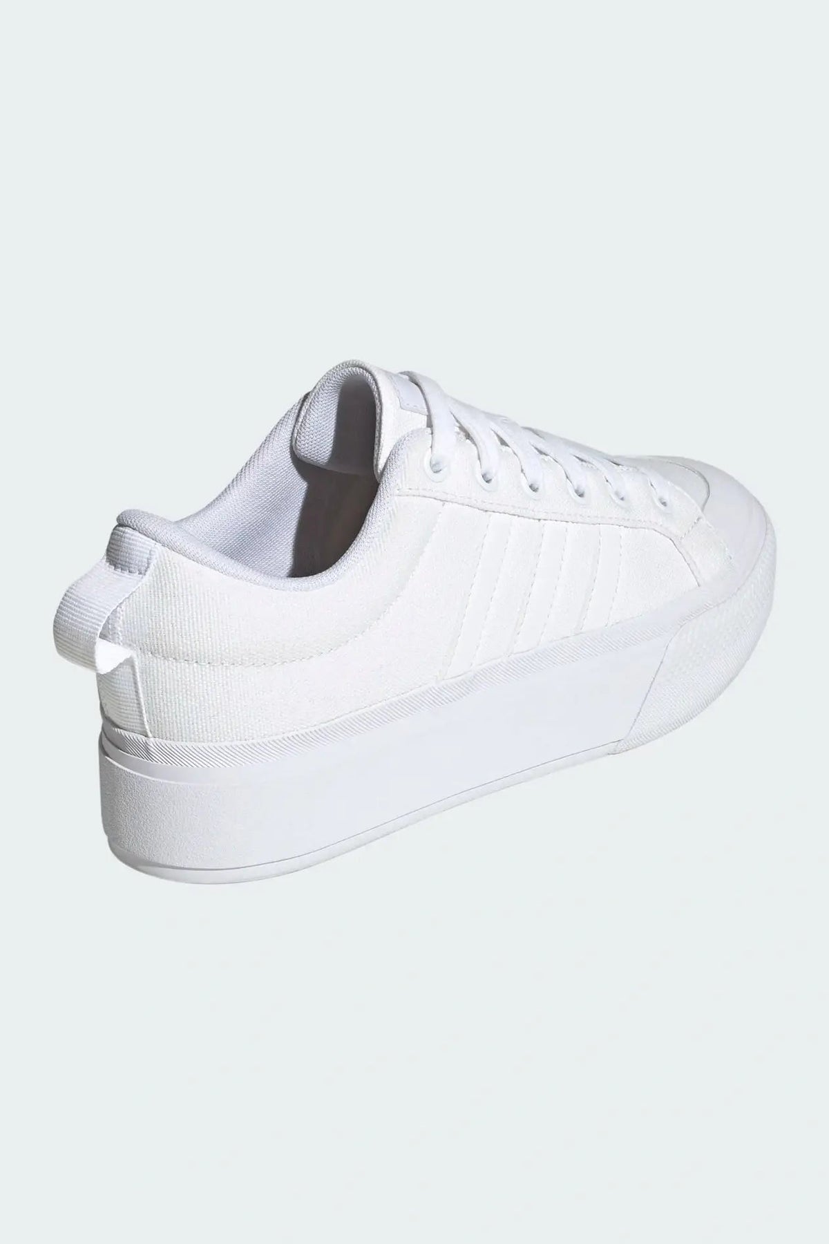 ADIDAS - סניקרס לנשים BRAVADA 2.0 PLATFORM בצבע לבן - MASHBIR//365