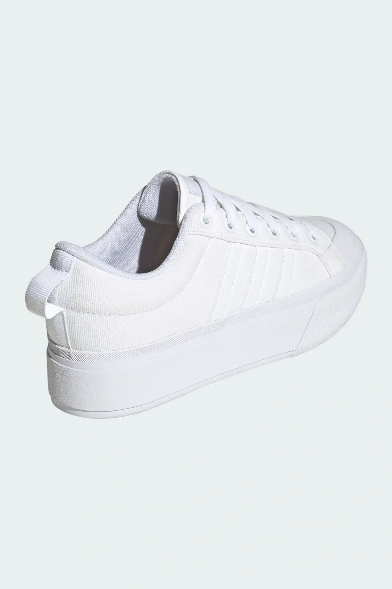 ADIDAS - סניקרס לנשים BRAVADA 2.0 PLATFORM בצבע לבן - MASHBIR//365