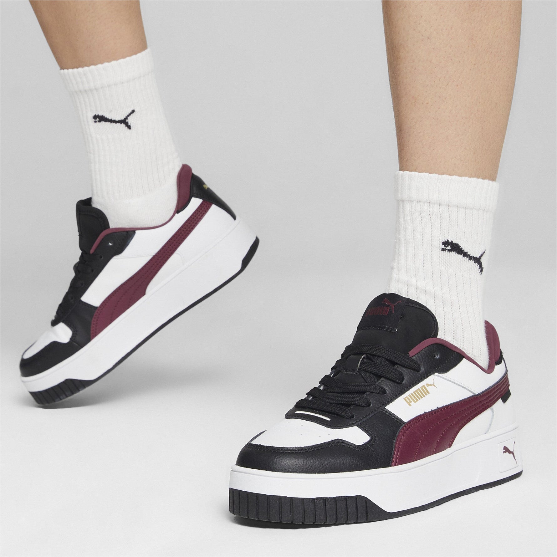 PUMA - סניקרס לנשים Carina Street בצבע לבן שחור ובורדו - MASHBIR//365