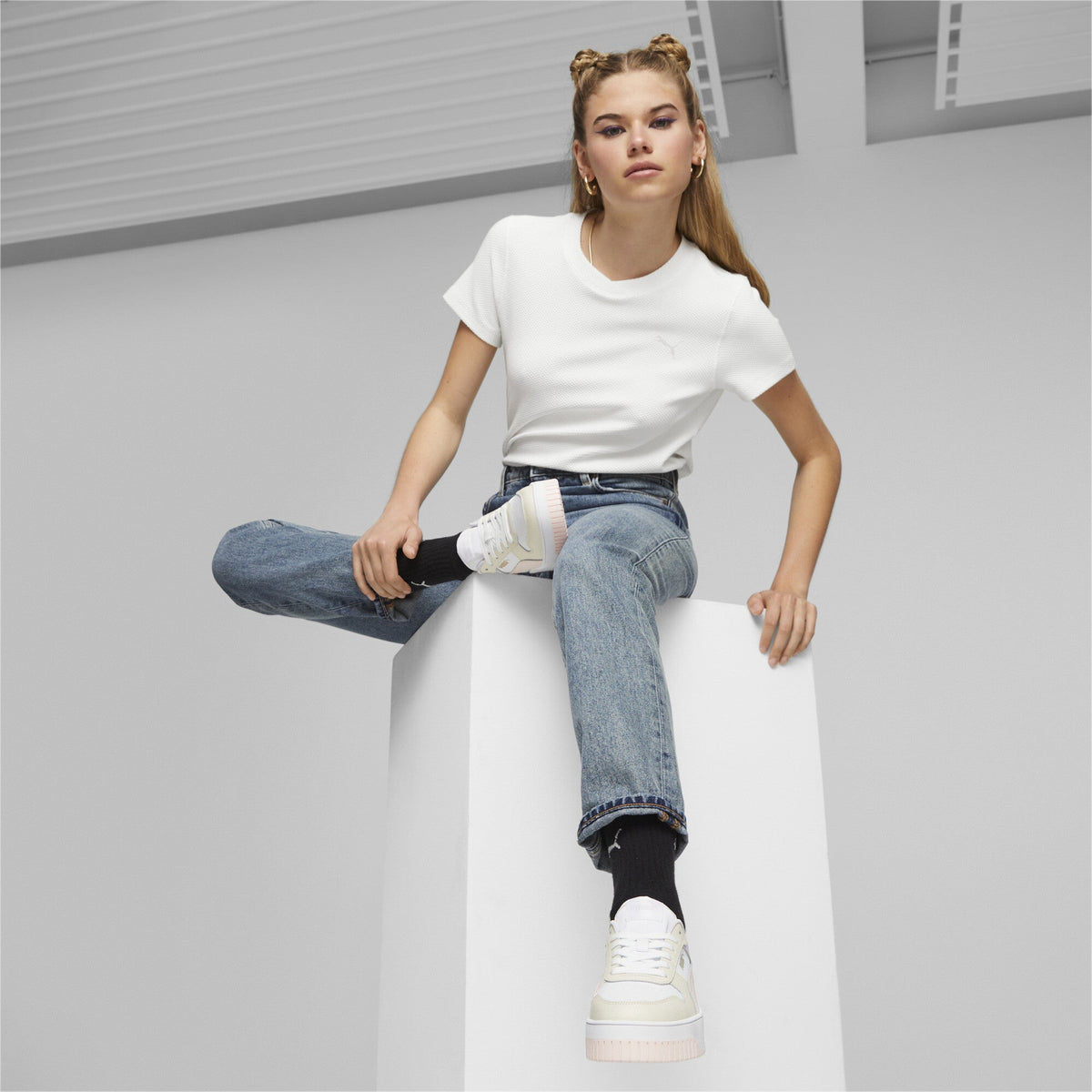 PUMA - סניקרס לנשים Carina Street בצבע ורוד ולבן - MASHBIR//365