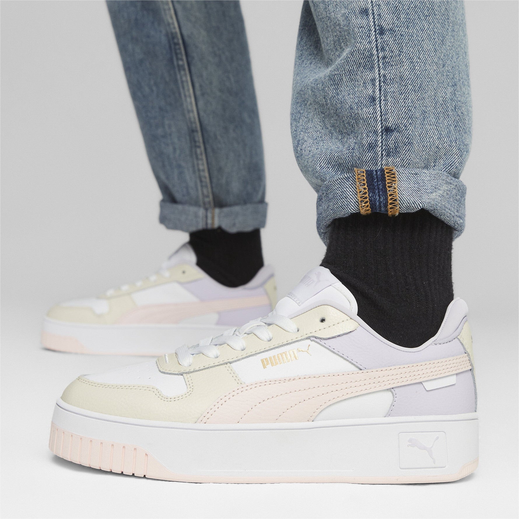 PUMA - סניקרס לנשים Carina Street בצבע ורוד ולבן - MASHBIR//365