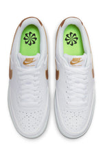 NIKE - סניקרס לנשים Court בצבע לבן וכתום - MASHBIR//365